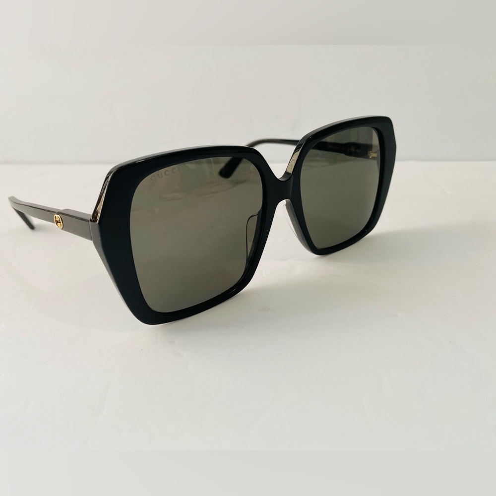 New Gucci  Women’s Square Ladies Sunglasses
Item No. GG0533SA 001 56